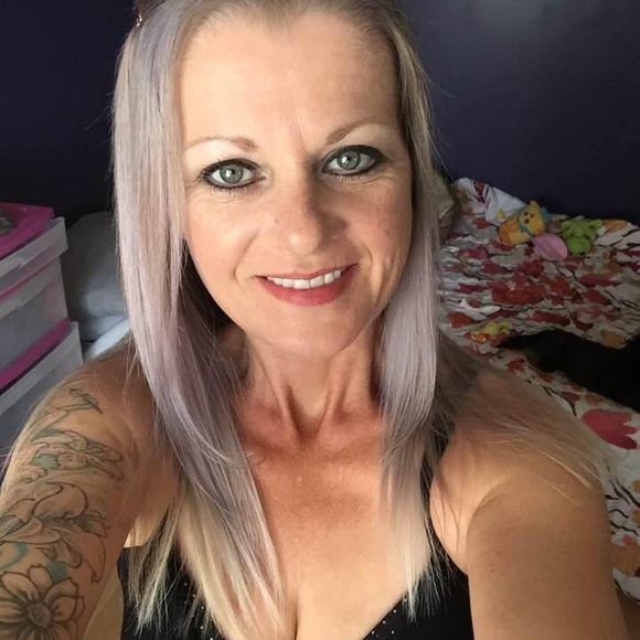 Meet your Posher, Lory - Picture 1 of 1